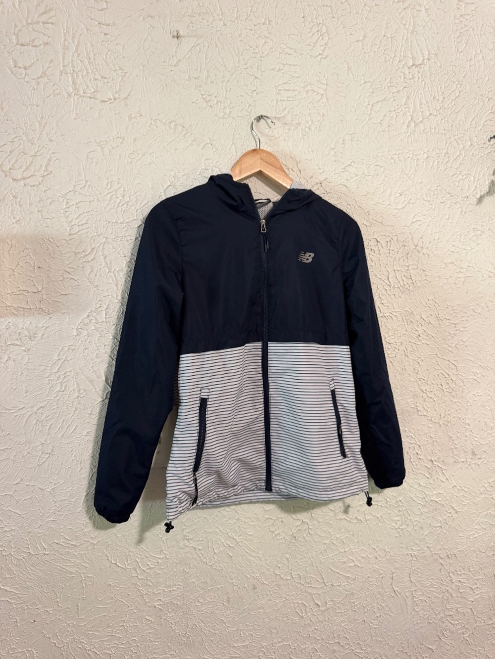 New Balance Womens Small Navy Striped Hooded Rain Jacket Windbreaker